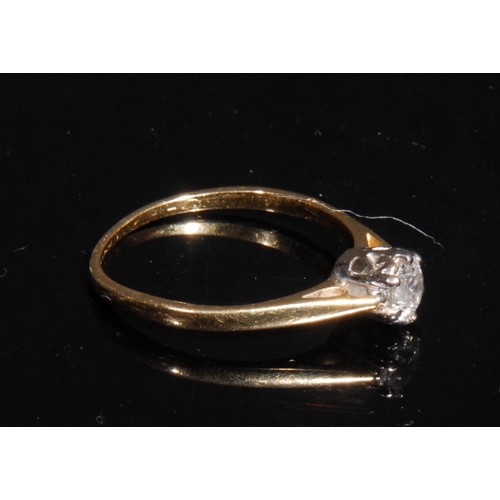 1354 - A diamond and 18ct gold solitaire ring, the round brilliant cut stone approximately 0.35ct, size Q/R... 