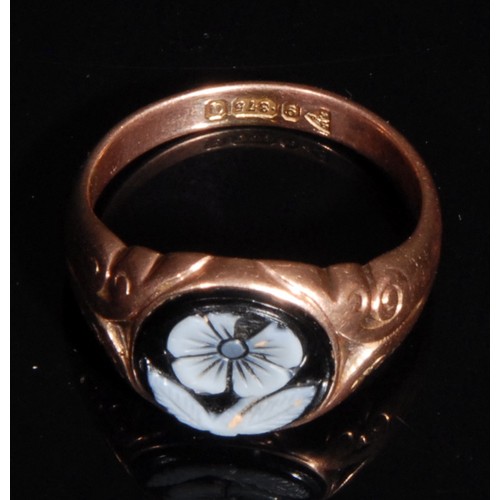 1455 - A Victorian 9ct rose gold mourning ring, the oval tablet engraved with a flower, probably representi... 