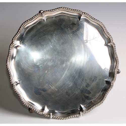 1101 - A Victorian silver salver, of George II design, gadrooned border, pad feet, 33cm wide, Hawksworth, E... 