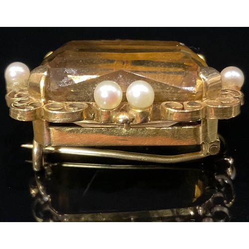 1439 - A rectangular smoky quartz and pearl brooch, stamped '9ct', the facet cut canted rectangular stone 2... 