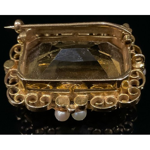 1439 - A rectangular smoky quartz and pearl brooch, stamped '9ct', the facet cut canted rectangular stone 2... 