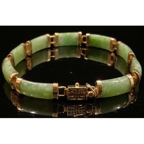 1343 - A Chinese 14ct gold mounted green jade bracelet, set with nine curved rectangular panels, 19cm overa... 