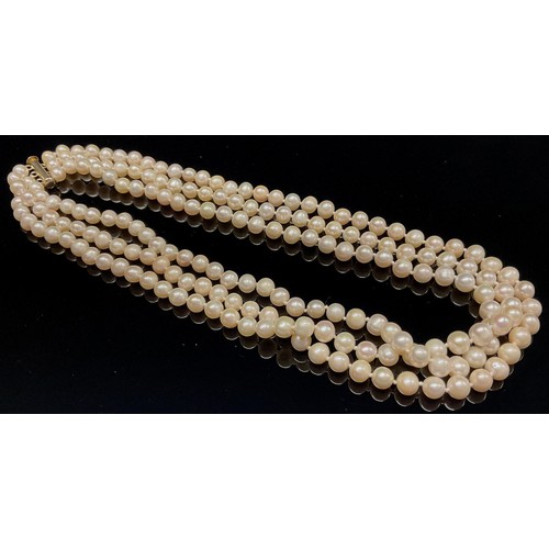 1449 - A three strand pearl necklace, each pearl approximately 7mm in diameter, 47cm long