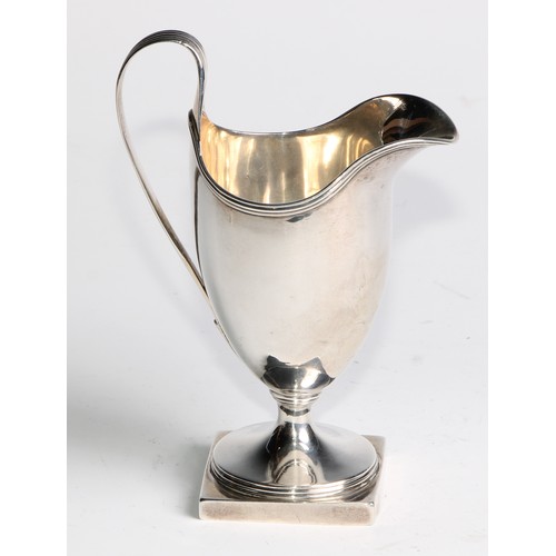 925 - A George III silver helmet shaped cream jug, London 1773, 109g