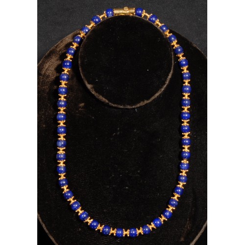 1346 - A composed suite of 18ct and 22k gold and lapis lazuli jewellery, comprising an 18ct gold ring, term... 