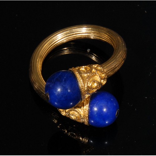 1346 - A composed suite of 18ct and 22k gold and lapis lazuli jewellery, comprising an 18ct gold ring, term... 