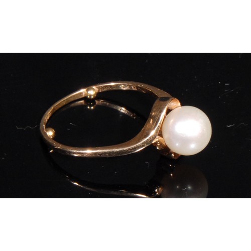 1348 - A composed suite of 9ct and 14ct cultured pearl jewellery, comprising a 14k gold ring, size Q, 3.4g;... 