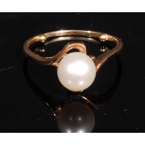 1348 - A composed suite of 9ct and 14ct cultured pearl jewellery, comprising a 14k gold ring, size Q, 3.4g;... 