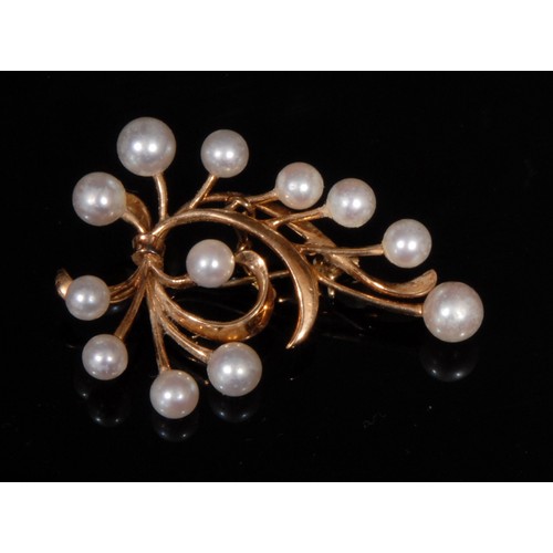 1348 - A composed suite of 9ct and 14ct cultured pearl jewellery, comprising a 14k gold ring, size Q, 3.4g;... 