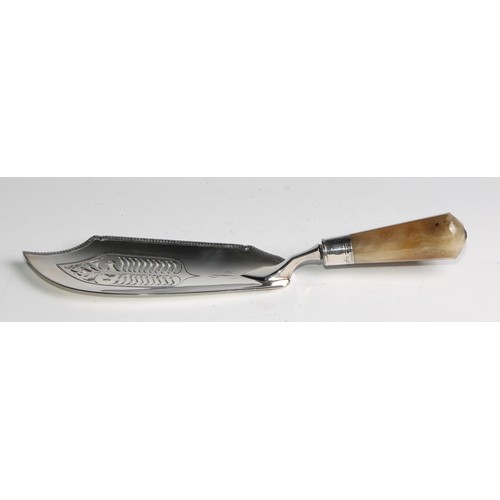 922 - A George III silver fish slice, pierced blade, facetted agate handle, 28cm long, William & Samuel Kn... 