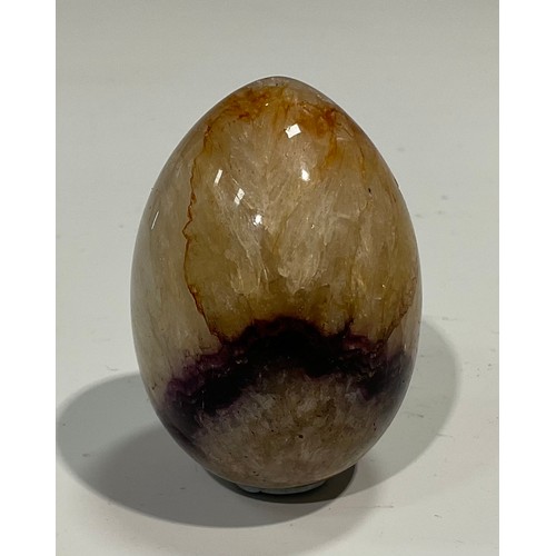 2133 - A 19th century Derbyshire Blue John, specimen egg, Wynatts one vein, turned and polished, 6cm