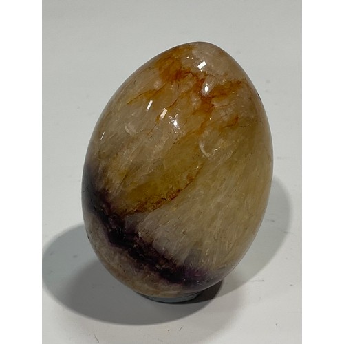 2133 - A 19th century Derbyshire Blue John, specimen egg, Wynatts one vein, turned and polished, 6cm