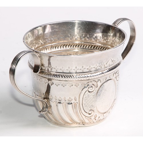 1041 - A Queen Anne silver porringer, reeded scroll handles, 14.5cm wide, Robert Cooper, London 1708, 102g