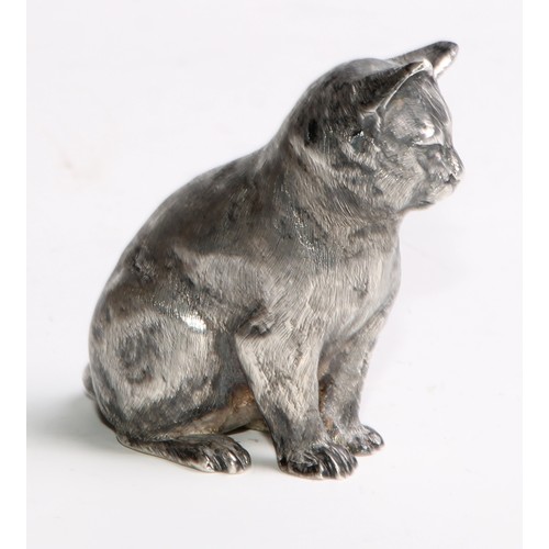 1205 - Garrard & Co - an Elizabeth II cast silver model, of a cat, seated, 4.5cm high, London 1976, 100g