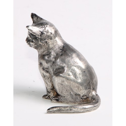 1205 - Garrard & Co - an Elizabeth II cast silver model, of a cat, seated, 4.5cm high, London 1976, 100g