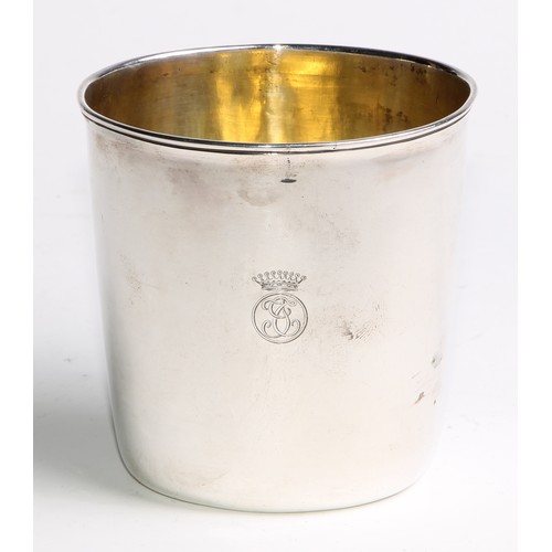 904 - A George II silver oval beaker, gilt interior, 8.5cm high, Francis Pages, London 1732, 114g