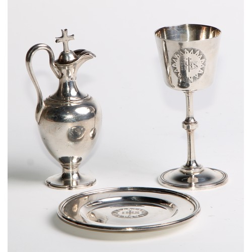 1108 - A Victorian silver three piece travelling Communion set, comprising chalice, paten and flagon, each ... 