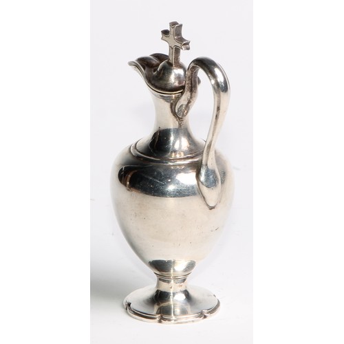 1108 - A Victorian silver three piece travelling Communion set, comprising chalice, paten and flagon, each ... 