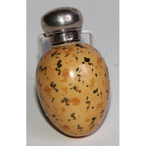 1093 - A Victorian silver mounted 'bird's egg' scent bottle, domed screw-fitting cover, 6.5cm long, Saunder... 