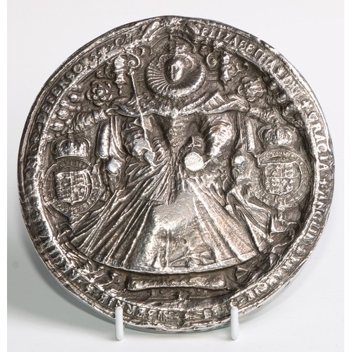 1199 - Antiquarian Interest - a silver facsimile of the Great Seal of Elizabeth I, loaded, 14cm diam, Londo... 