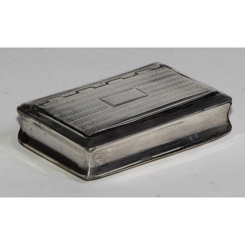 943 - A George III silver waisted rectangular snuff box, engine turned, flush-hinged cover, 6cm wide, Leds... 