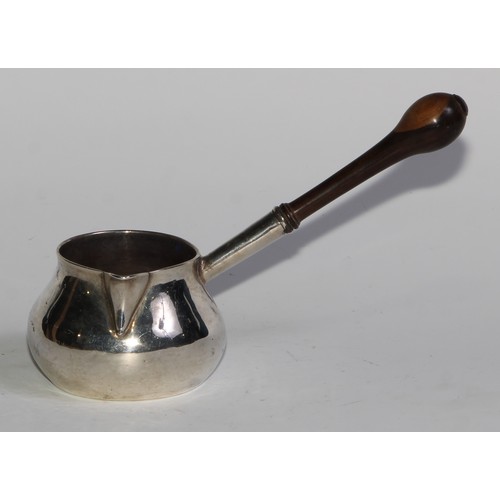 890 - A George I silver brandy saucepan, turned handle, 17cm long, London 1723