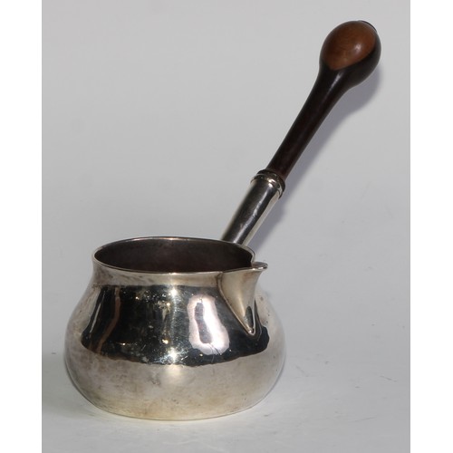 890 - A George I silver brandy saucepan, turned handle, 17cm long, London 1723