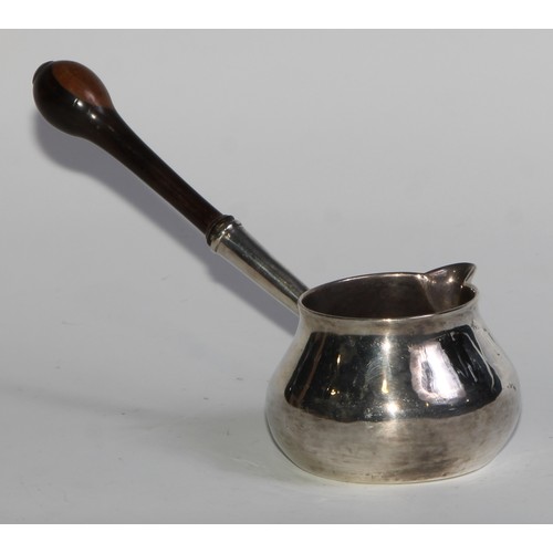 890 - A George I silver brandy saucepan, turned handle, 17cm long, London 1723