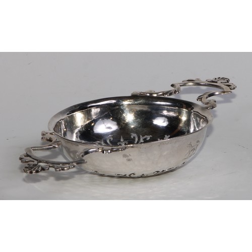 903 - A George II silver lemon strainer, shaped lug handles crested by shells, 19cm wide, London 1741, 80g