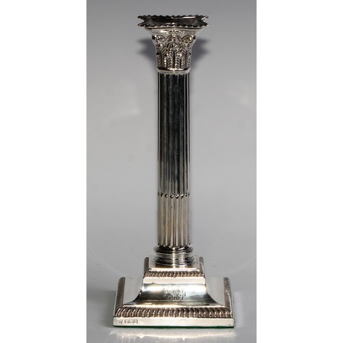 1021 - A pair of Edwardian silver stop-fluted Corinthian column candlesticks, detachable nozzles, gadrooned... 