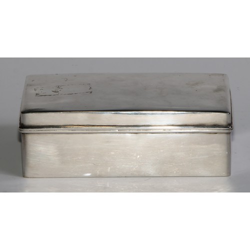 865 - A Chinese silver rectangular cigarette box, quite plain, hinged cover, cedar lined, 14cm wide, Wing ... 