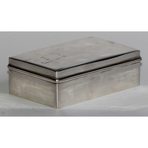 865 - A Chinese silver rectangular cigarette box, quite plain, hinged cover, cedar lined, 14cm wide, Wing ... 