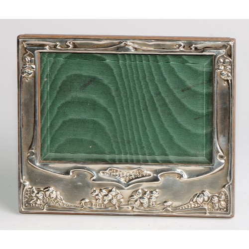 1132 - An Art Nouveau silver easel photograph frame, embossed with flowers, 13cm high, Marks & Cohen (Walte... 