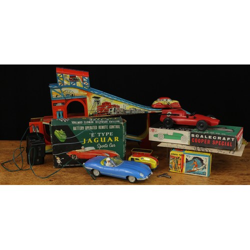 6167 - Toys & Juvenalia - a KIM Toys Cooper Special snap together model kit by Scalecraft, boxed with liter... 