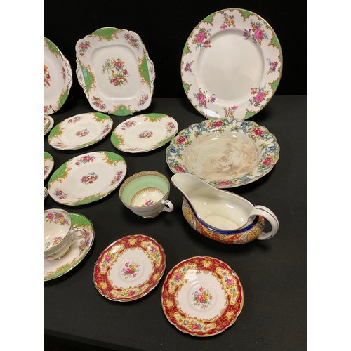 289 - A Paragon Rockingham pattern part tea service - six cups and saucers, 9 tea plates, pair of dinner p... 