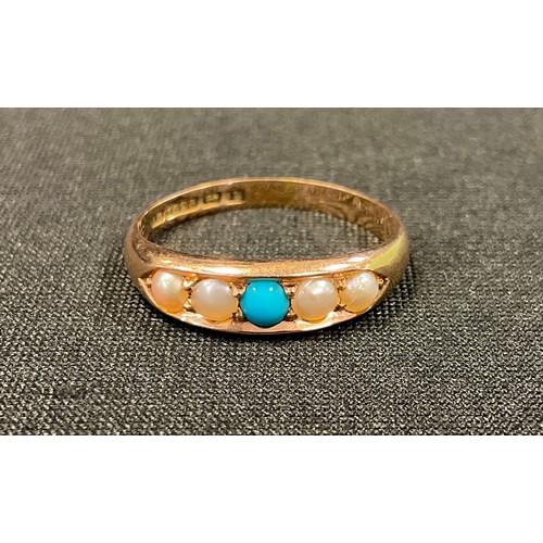 555 - An Edwardian seed pearl and turquoise ring, central turquoise cabochon mounted between a pair of mab... 