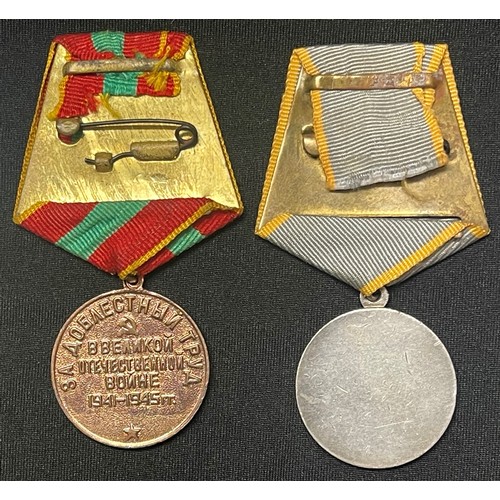 4028 - WW2 USSR Soviet Medals & later post war insignia collection to include: WW2 Defence of Moscow & WW2 ... 