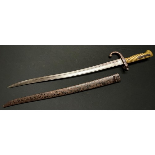 4050 - French 1866 Pattern Chassepot Bayonet with single edged fullered blade 574mm in length. Maker marked... 