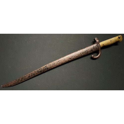 4050 - French 1866 Pattern Chassepot Bayonet with single edged fullered blade 574mm in length. Maker marked... 