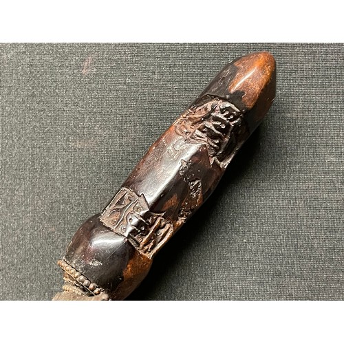 4063 - Javanese Kris Dagger with double sided blade 325mm in length. Decorated grip. Overall length 420mm. ... 