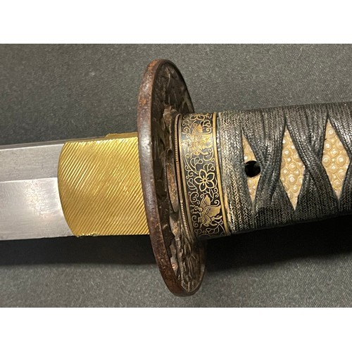 4065 - Japanese Wakizashi Short Sword with single edged blade 455mm in length. Hamon line is present. Signe... 