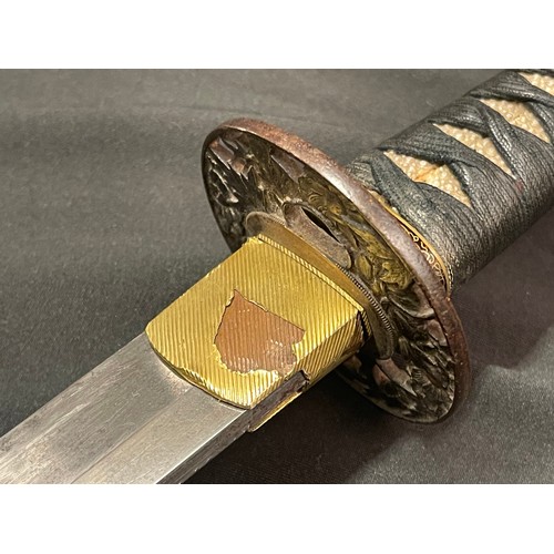 4065 - Japanese Wakizashi Short Sword with single edged blade 455mm in length. Hamon line is present. Signe... 