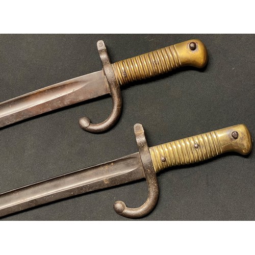 4068 - French 1866 Pattern Chassepot Bayonet with fullered single edged blade 565mm in length. Brass hilt w... 