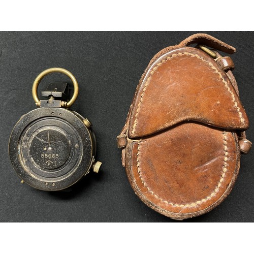 4082 - WW1 British Compass serial number 55663 along with WD Broad Arrow. Working order.  Complete in origi... 