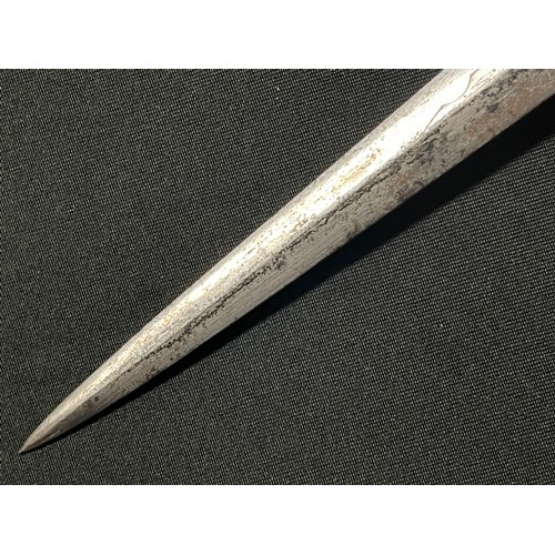 4086 - WW1 British Private Purchase Officers Fighting Knife with double edged blade 200mm in length. Maker/... 