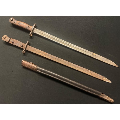 4094 - WW1 British 1907 Pattern Bayonets x 2: one in relic condition with scabbard: another without scabbar... 