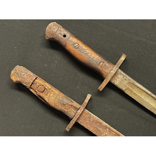 4094 - WW1 British 1907 Pattern Bayonets x 2: one in relic condition with scabbard: another without scabbar... 