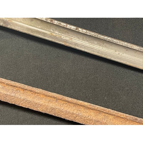 4094 - WW1 British 1907 Pattern Bayonets x 2: one in relic condition with scabbard: another without scabbar... 