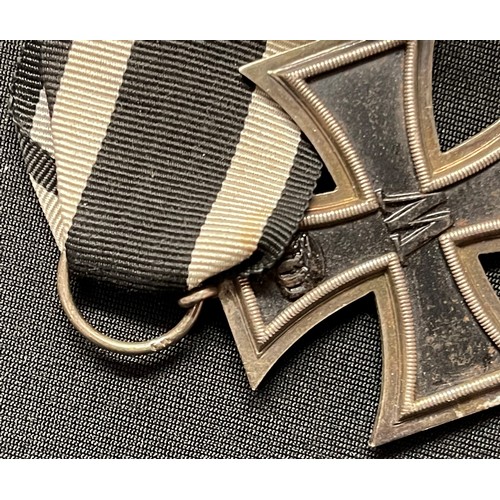 4108 - WW1 Imperial German Eisernes Kreuz 2. Klasse. Iron Cross 2nd Class 1914. Maker marked to ring 