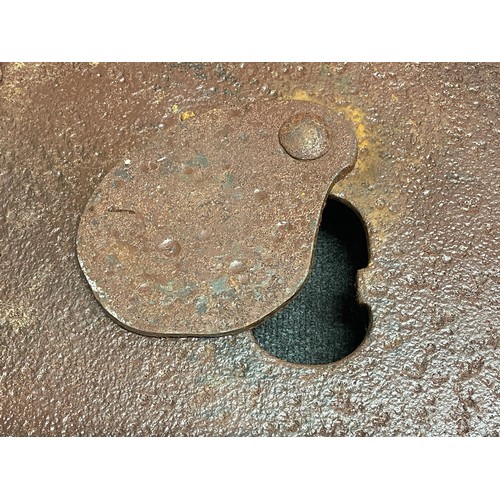 4112 - WW1 Imperial German Army Sniper Trench Armoured Shield. Size 610mm x 390mm. Hinged fire slit cover.